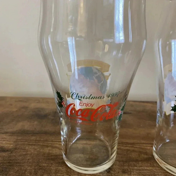 2 Vintage Enjoy Coca-Cola "Christmas 1997" Santa Clause "Happy Holidays" Glasses - Picture 5 of 8